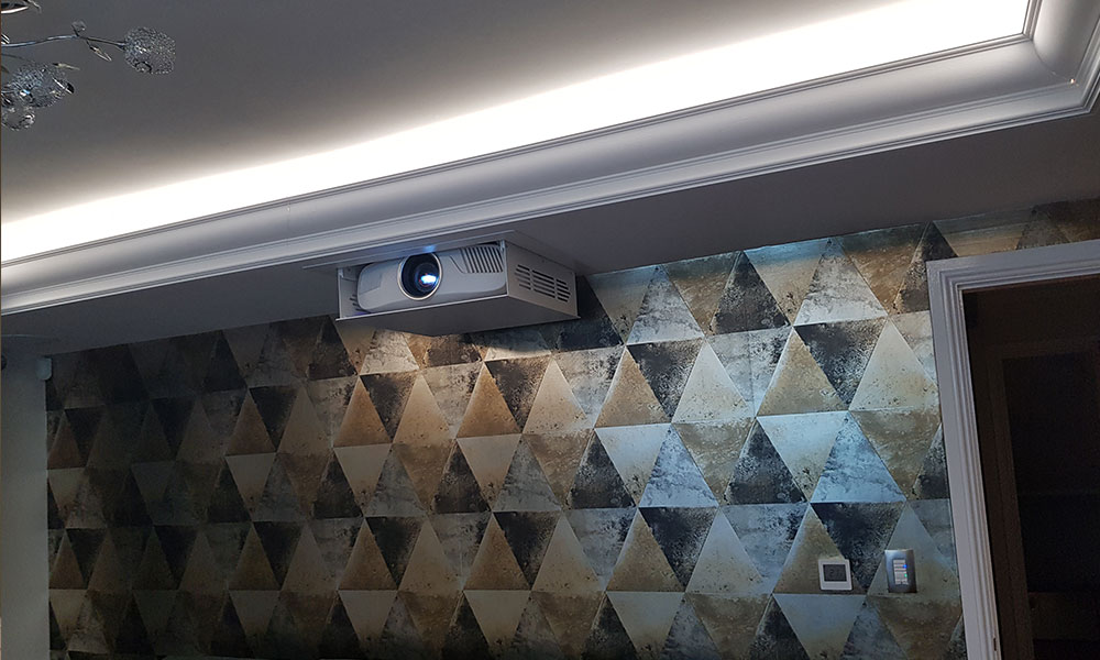 Drop ceiling with projector
